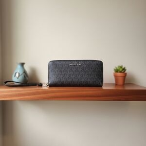 Michael Kors Black Monogram Leather Wristlet Wallet Excellent Condition